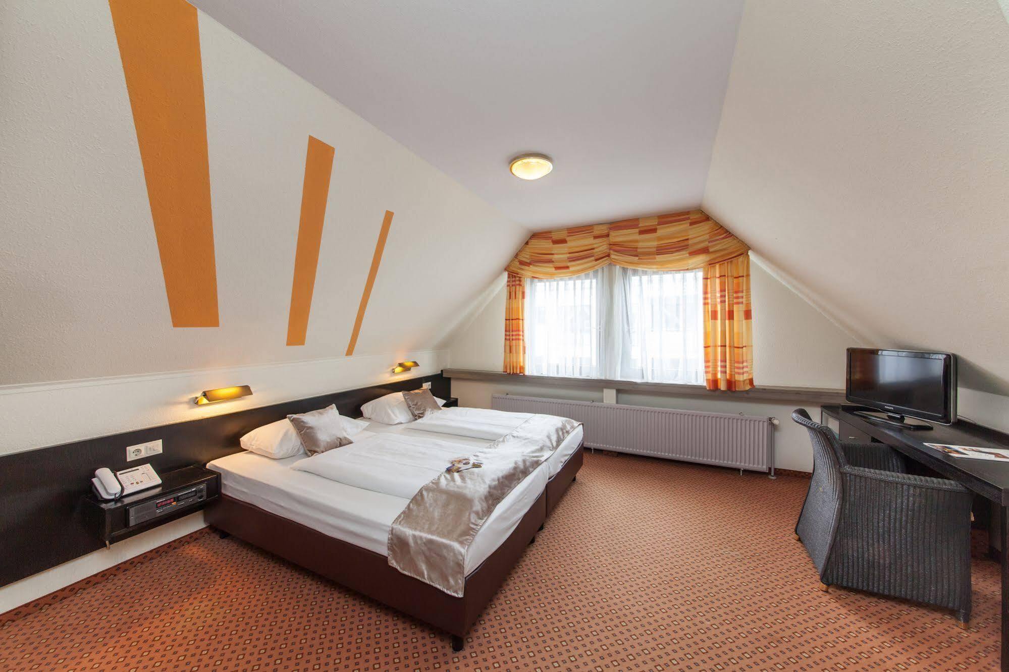 Hotel Strohgaeu Korntal-Münchingen Buitenkant foto