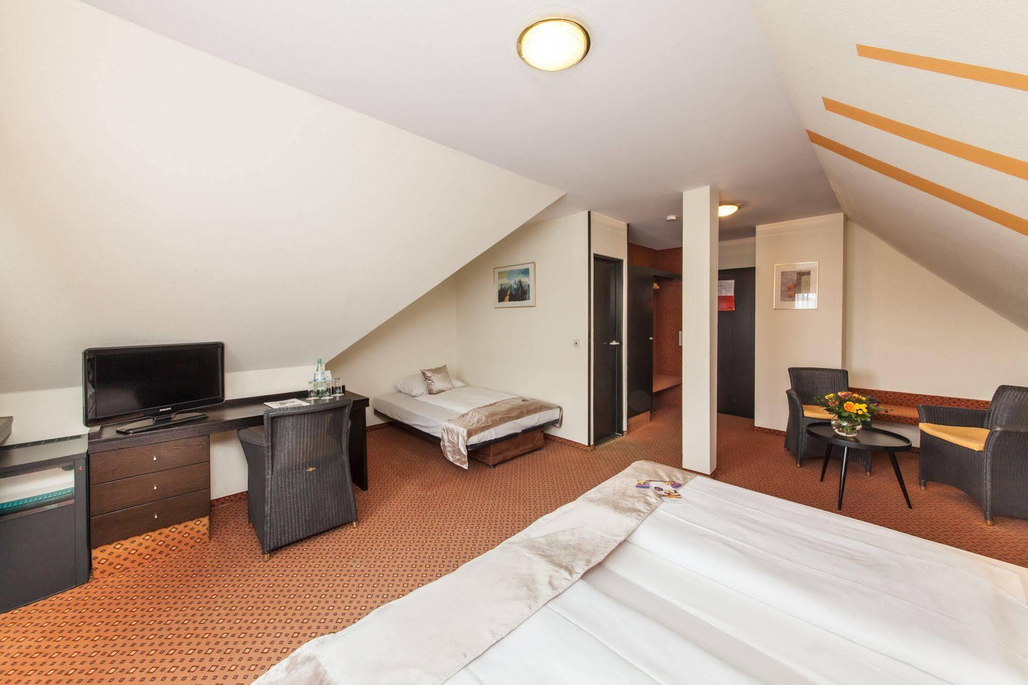 Hotel Strohgaeu Korntal-Münchingen Buitenkant foto