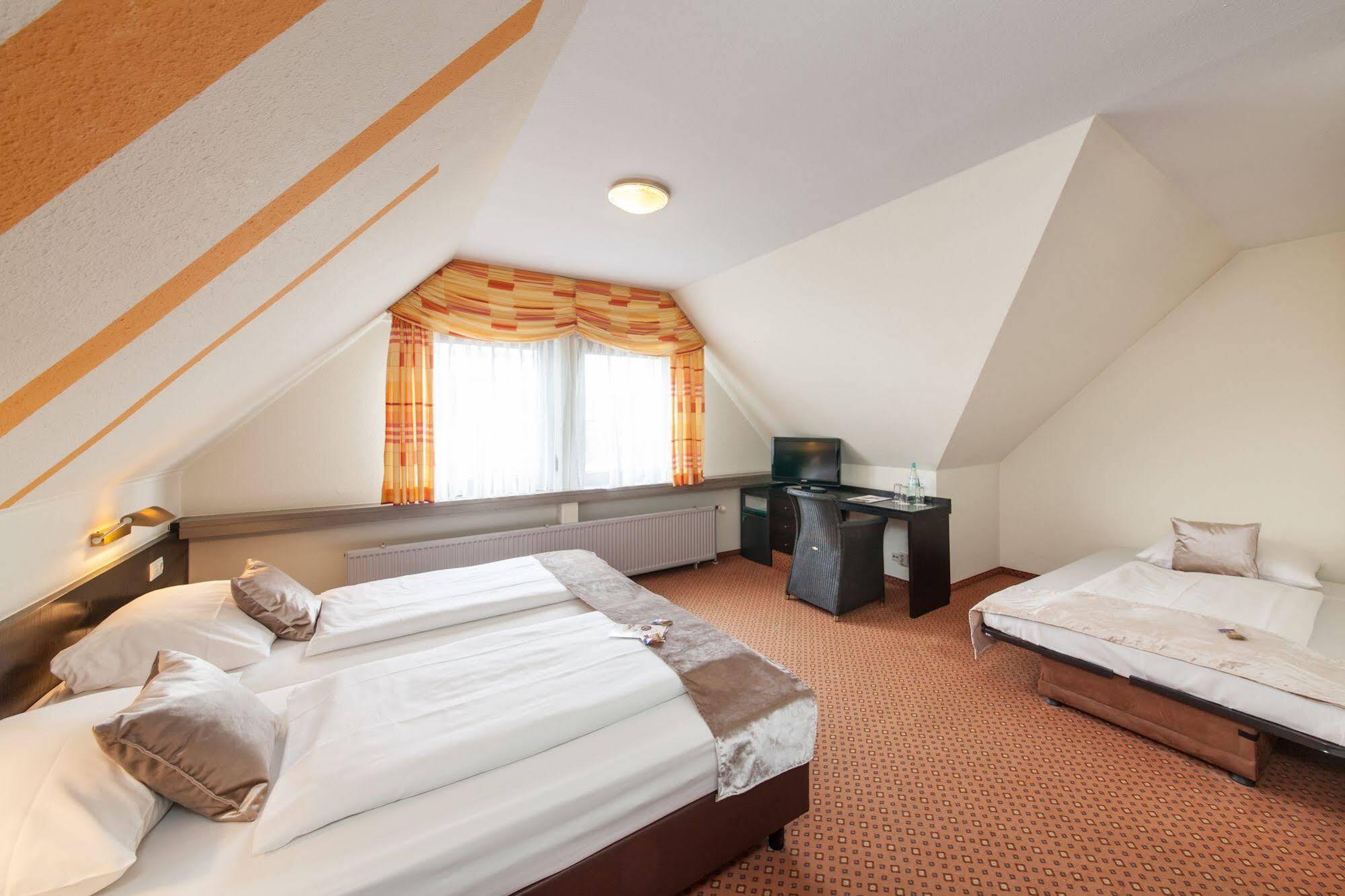 Hotel Strohgaeu Korntal-Münchingen Buitenkant foto
