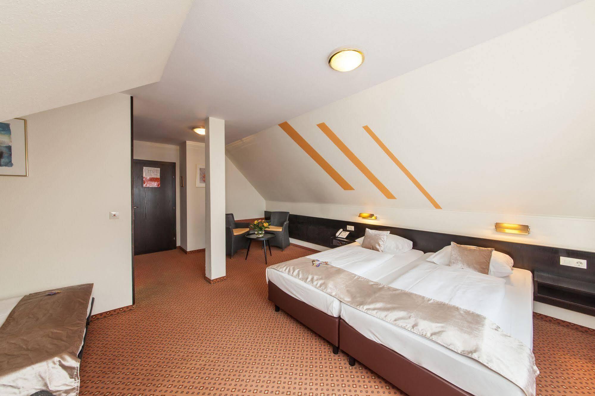 Hotel Strohgaeu Korntal-Münchingen Buitenkant foto